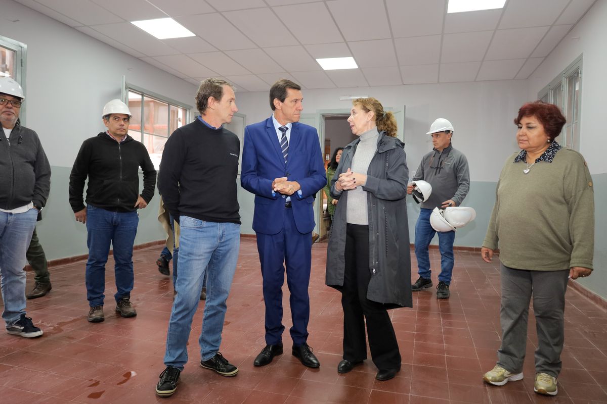 Pablo Civetta, Carlos Sadir y María Bovi, durante la recorrida por las obras.