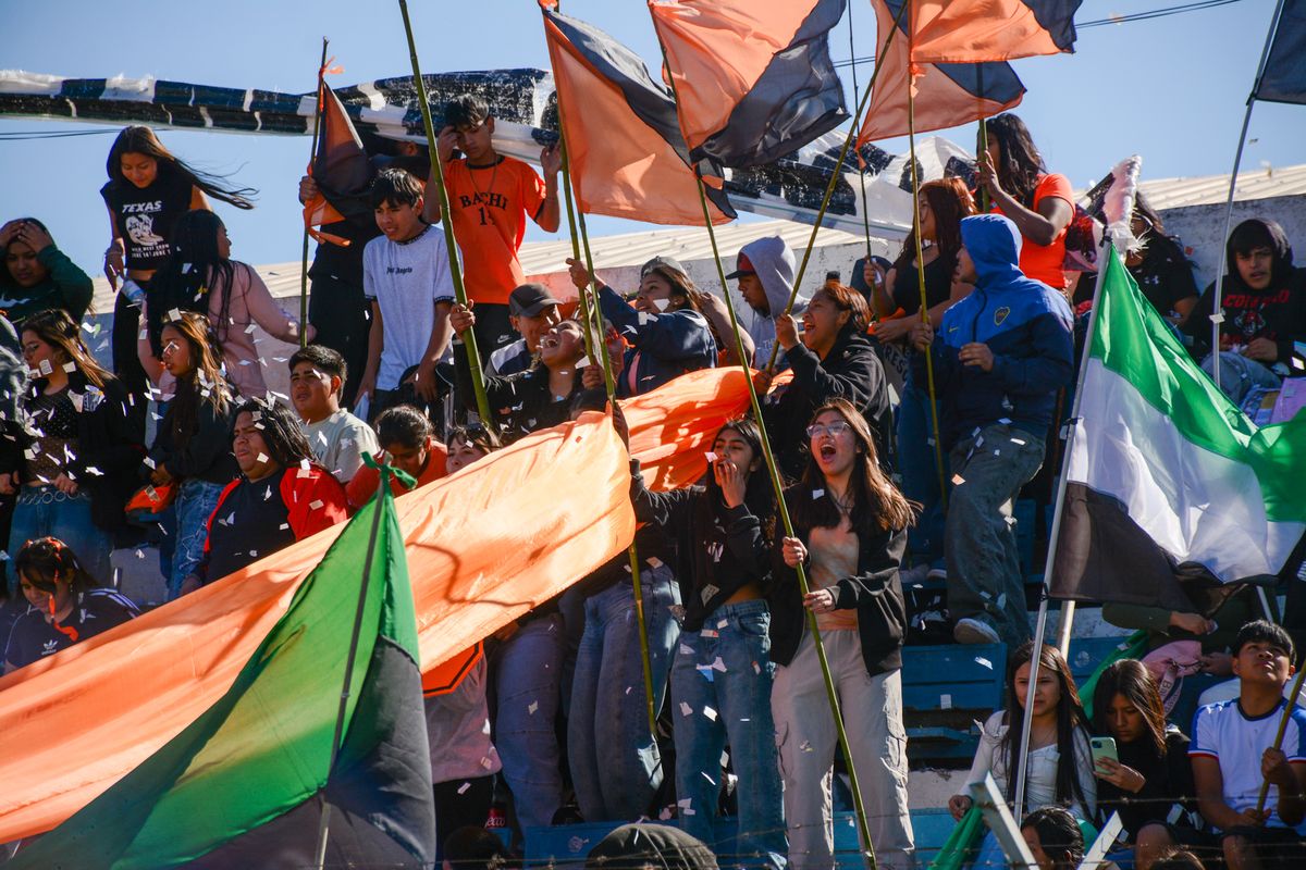 Color y alegría estudiantil en Perico y San Pedro