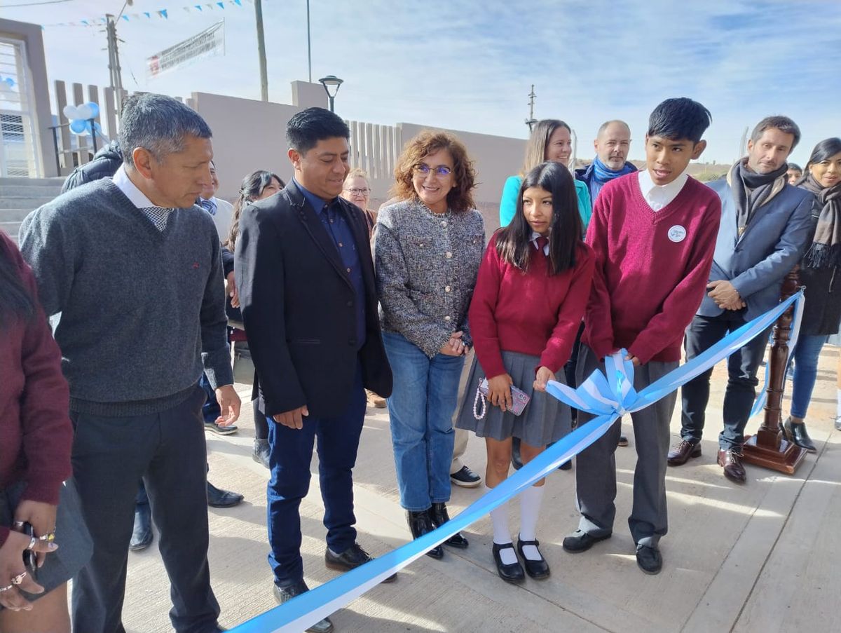 Se inaugur el nuevo edificio del Colegio Secundario de Tres Cruces