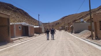 Las obras de cordón cuneta en El Toro se dieron conjugando financiamiento provincial y mano de obra local.