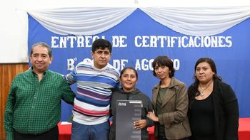 Jujuy Hábitat: familias de La Mendieta recibieron documentación de los lotes que habitan