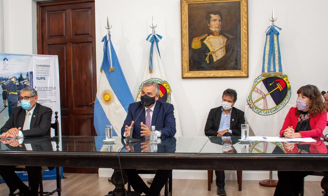 Gerardo Morales y Guillermo Corro encabezaron la presentación del Plan de Profesionalización de las Fuerzas de Seguridad. 