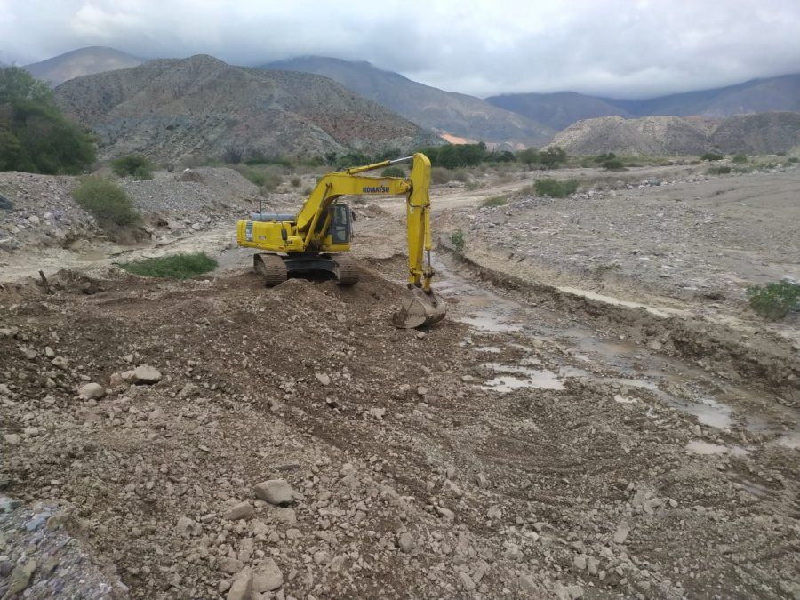 Recursos Hídricos realiza el encuace del arroyo Los Molinos para la mitigación del riesgo hídrico