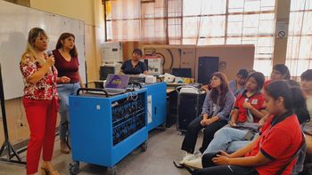 promace: capacitan a estudiantes de practicas profesionalizantes en el uso de las aulas digitales moviles