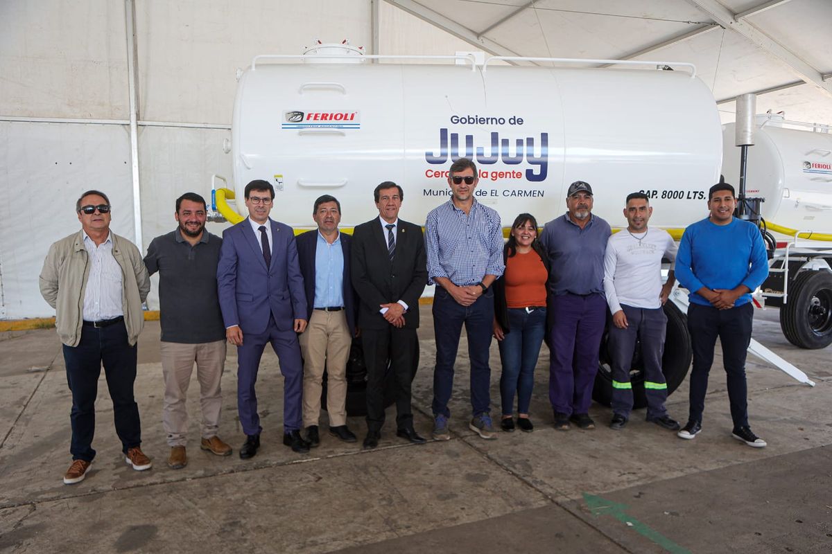 Sadir entregó tanques atmosféricos a municipios Sadir entregó tanques atmosféricos a municipios