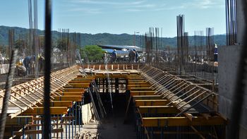 Cumpliendo objetivos del Plan Maestro Jujuy, las obras de Ciudad de las Artes significan el trabajo cotidiano de alrededor de 100 personas, y una integración visual y sostenible con el entorno.