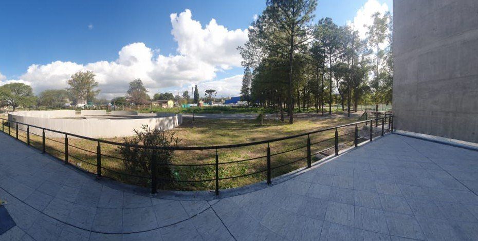 El Complejo Ministerial es abrazado por un parque de 2 hectáreas abierto a la comunidad.