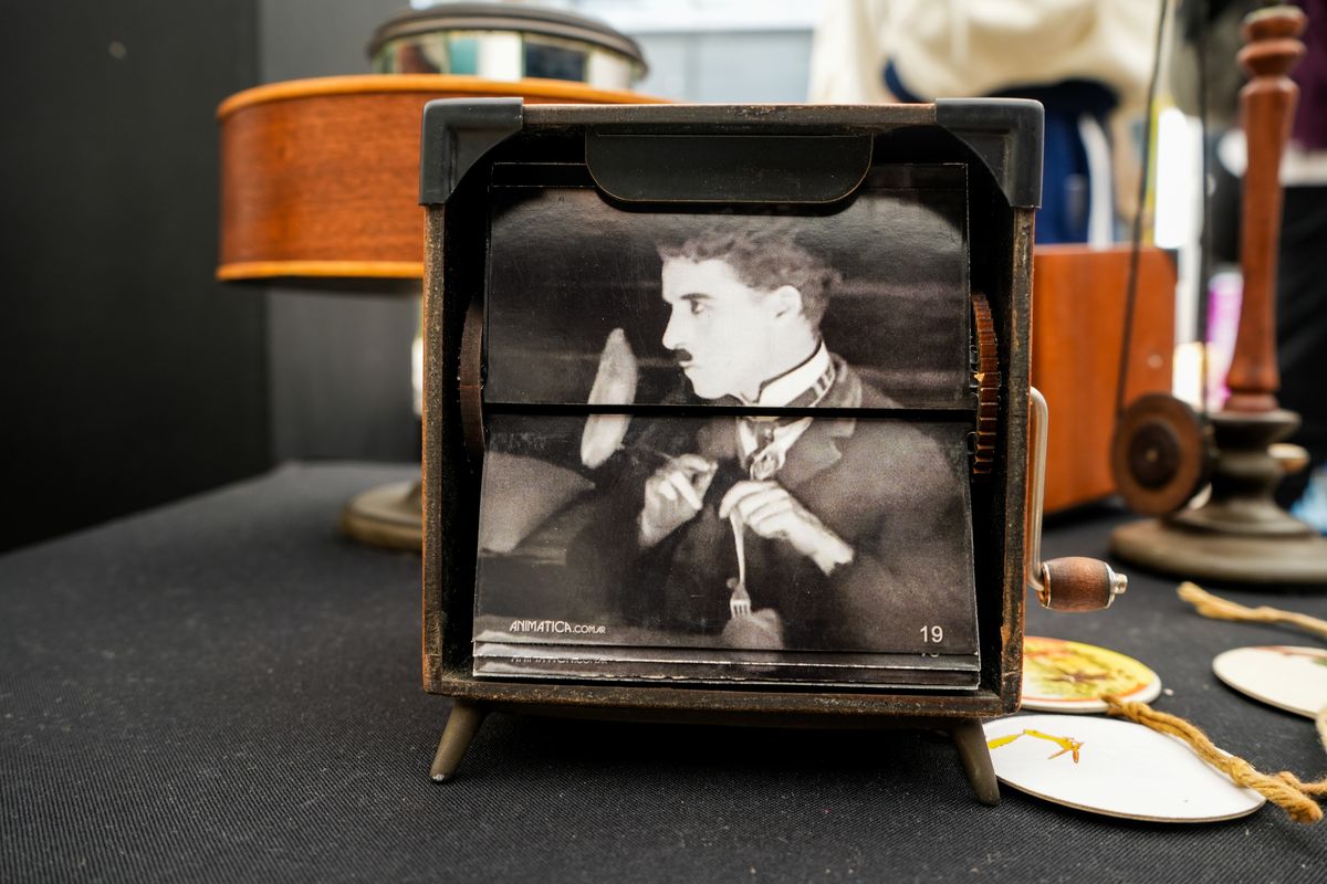 Explora el Séptimo Arte: Arte Cinético y Realidad Virtual en Plaza Vilca