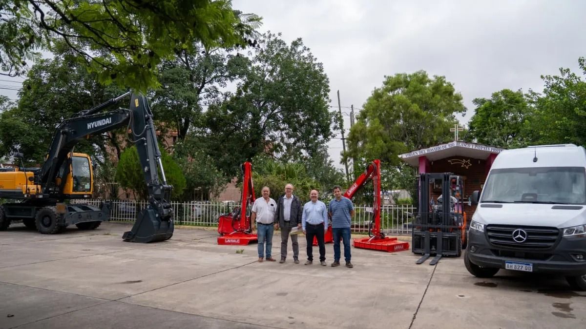 Imagen de archivo: recepción de nuevo equipamiento llegado en enero a la DPV, junto al ministro Carlos Stanic. Imagen de archivo: recepción de nuevo equipamiento llegado en enero a la DPV, junto al ministro Carlos Stanic.