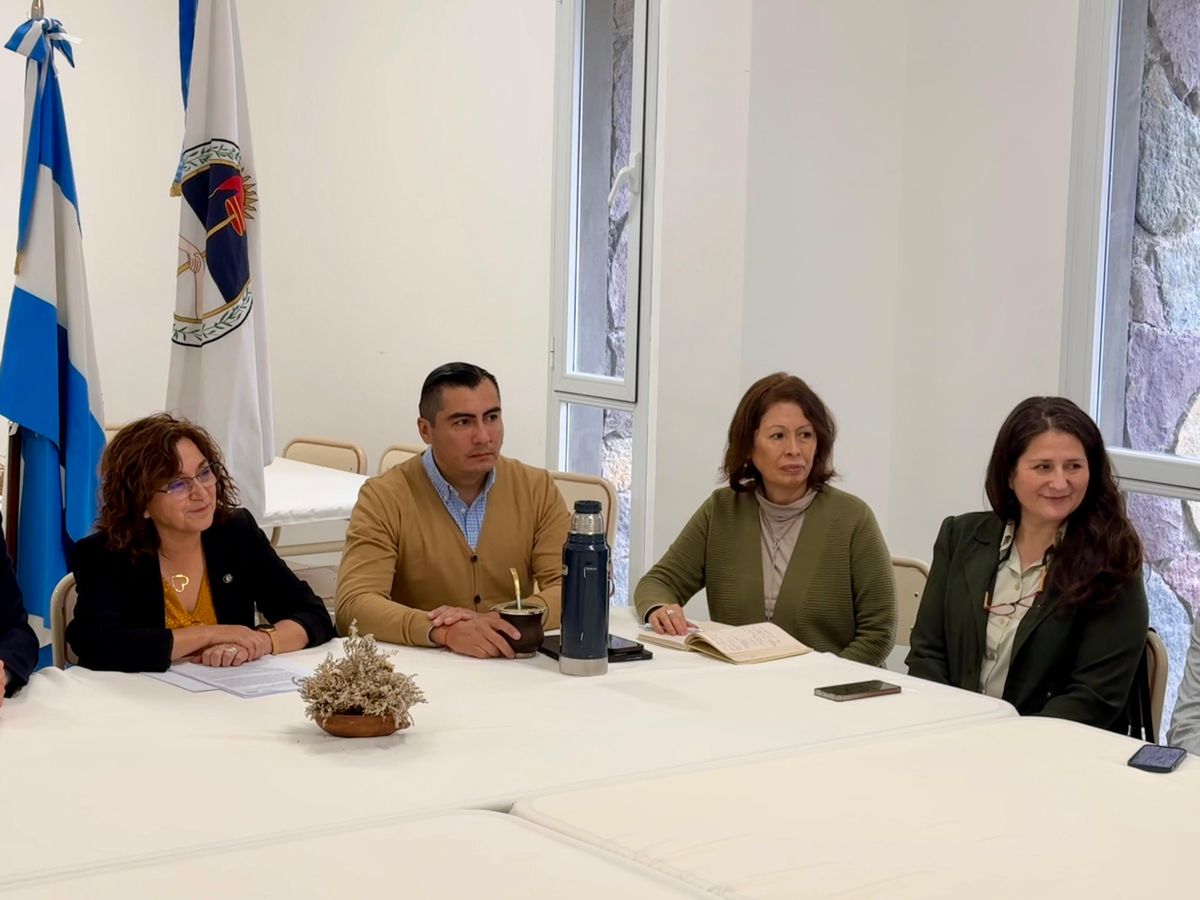 Educación y Trabajo: fomentar la inserción laboral desde el sector minero Educación y Trabajo: fomentar la inserción laboral desde el sector minero