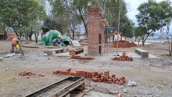 Las obras en el parque urbano se suman a las próximas a finalizar de pavimentos. Ambas obras son parte del Plan Maestro, y complementarias a las que serán las del futuro IES 4 para el profesorado de Educación Física.
