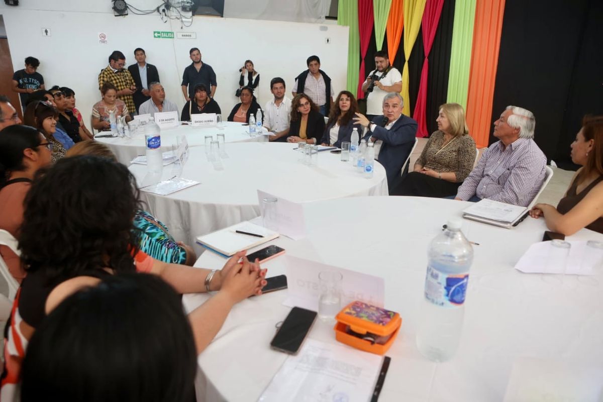 Morales se reunió con representantes de los centros vecinales de Perico