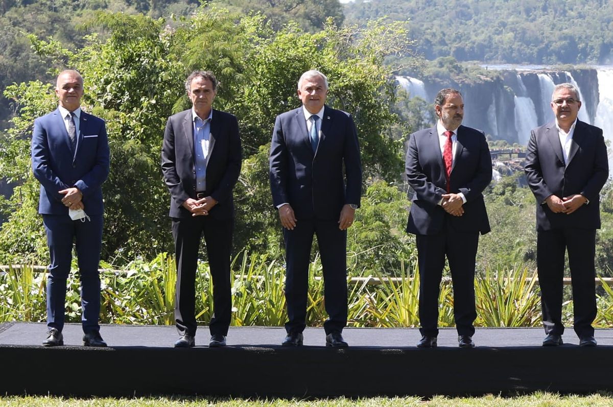 Morales participa del 8° encuentro de gobernadores en Iguazú