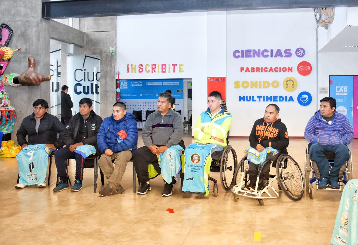 Morales entregó vouchers al equipo de Básquetbol Adaptado de Jujuy