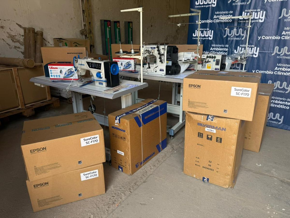 Ex recuperadores y recuperadoras reciben equipamiento para el desarrollo de emprendimientos sostenibles