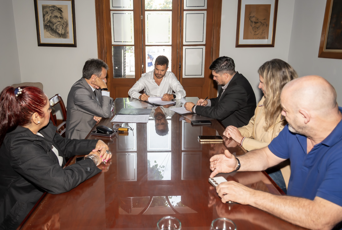 Fortalecen al turismo de reuniones, firman convenio para posicionar la provincia como destino académico