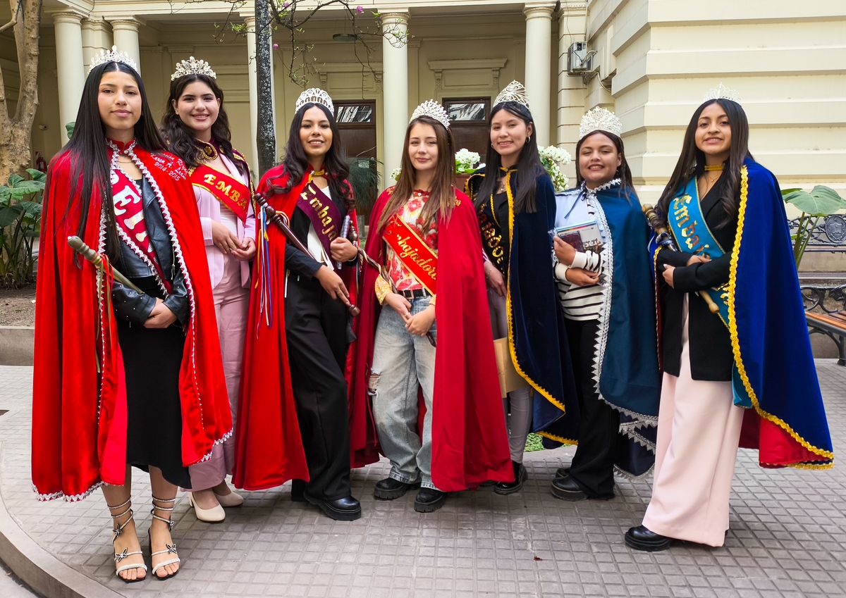 Visita de la delegación de Embajadoras y Pajes del Departamento de Tilcara