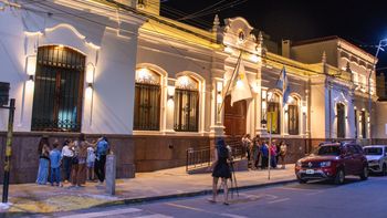 registro civil inauguro iluminacion de su fachada