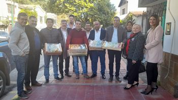 Pablo Palomares, junto al Cónsul de Paraguay, Luis Sosa Larrosa y autoridades del Ente Productivo de Santa Bárbara
