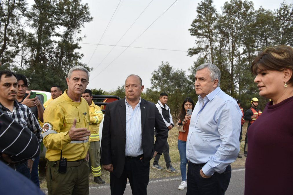 Autoridades estuvieron en las zonas afectadas por los incendios forestales en Yuto. 