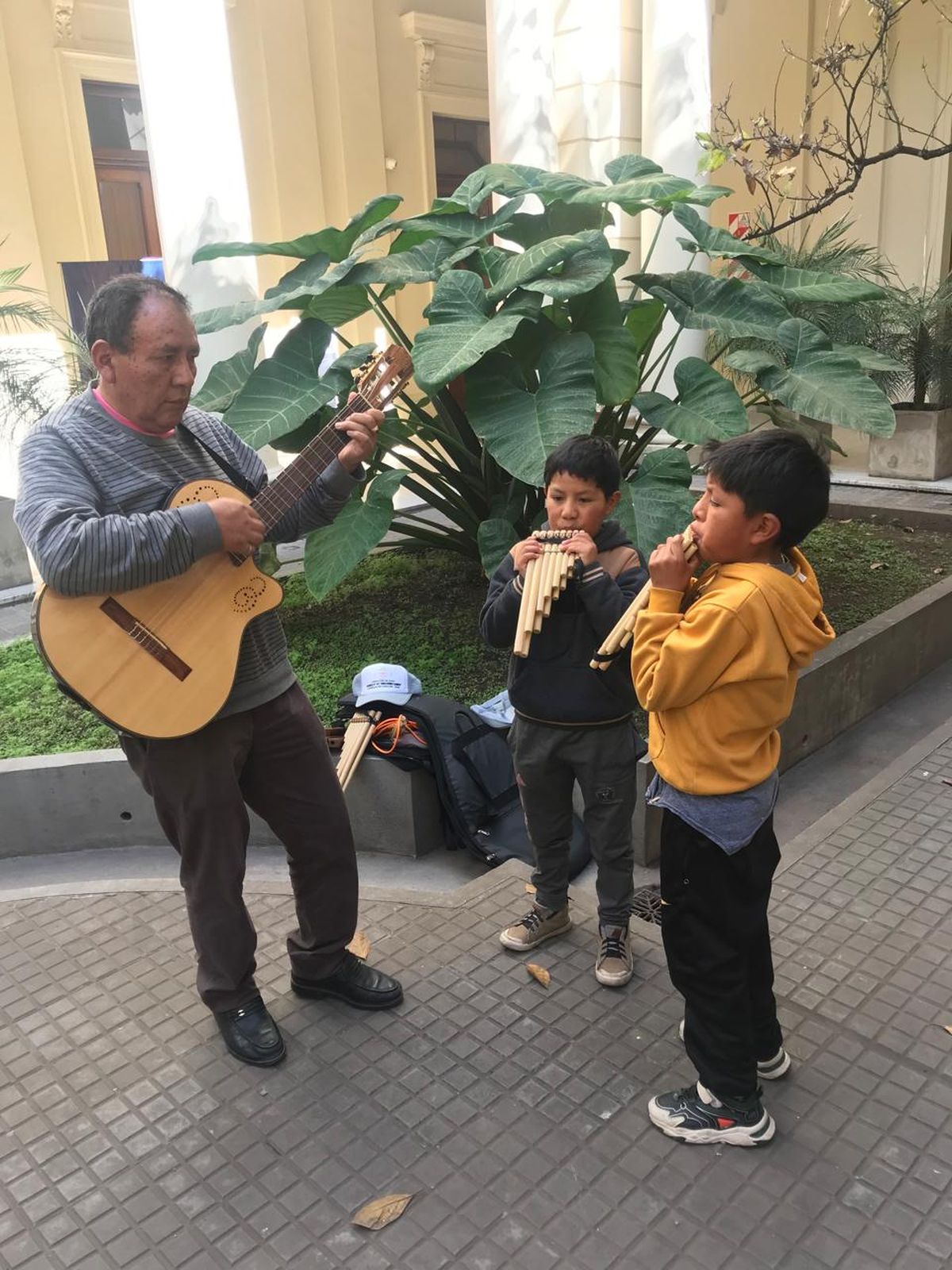 Niños y niñas de Lagunilla de Farallón recorren la capital jujeña