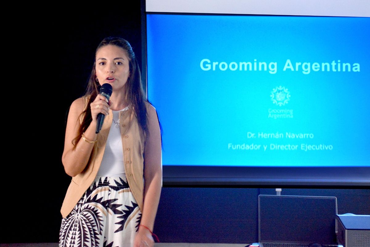 Capacitan a equipos técnicos y operadores de líneas de asistencia y emergencia