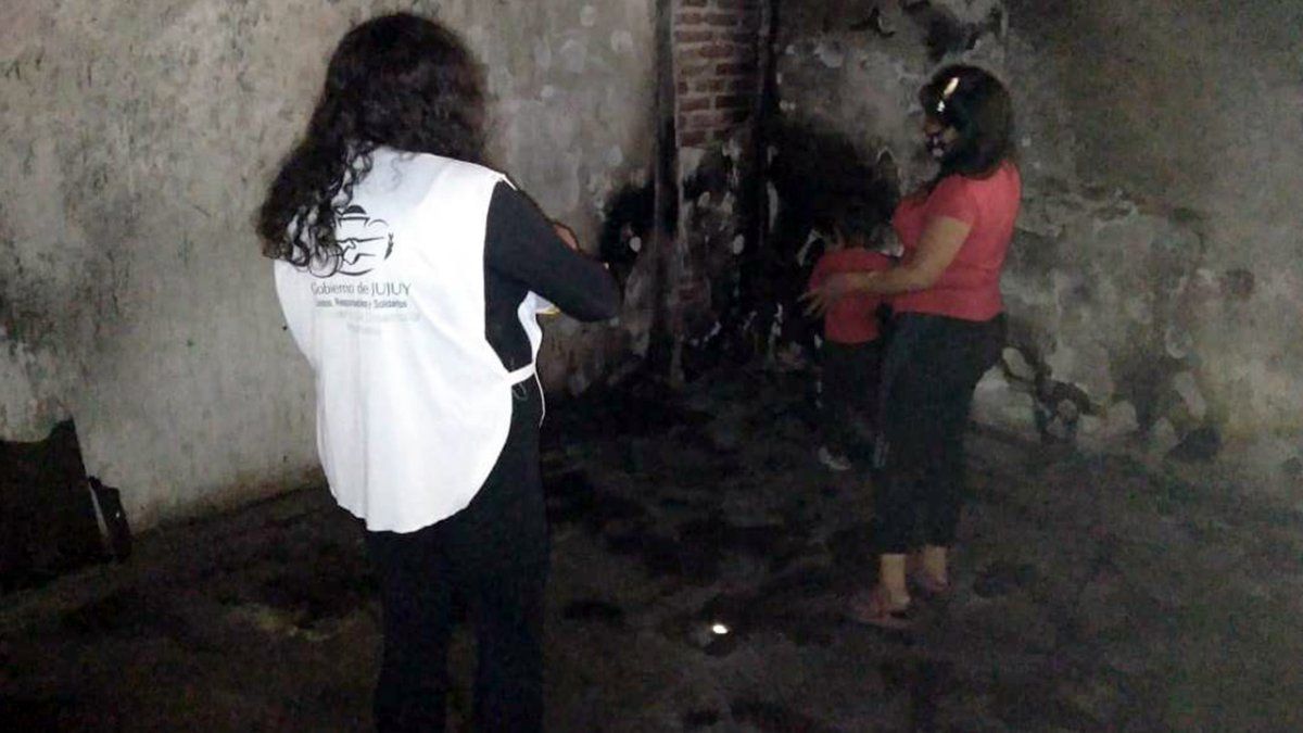 Persona de Desarrollo Humano relevó a familia de Perico afectada por incendio en su Vivienda