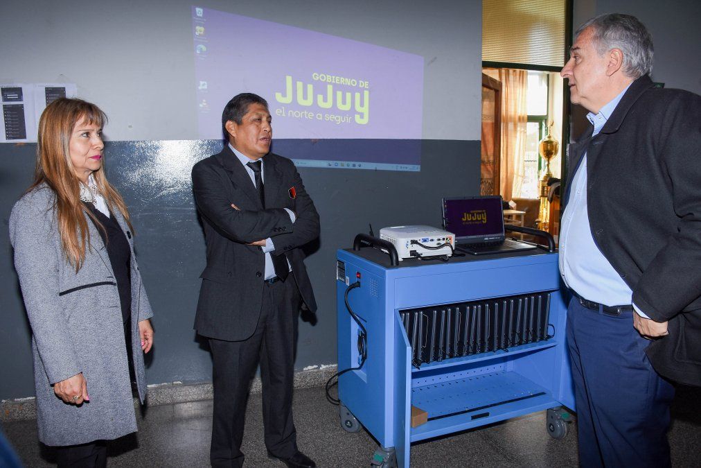 El Gobernador  destacó la digitalización de la escuela EET N°2