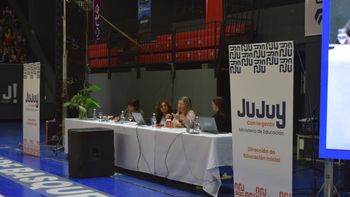 Multitudinaria concurrencia al  conversatorio 