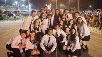 FNE: Sadir acompañó a los estudiantes en el desfile de carrozas