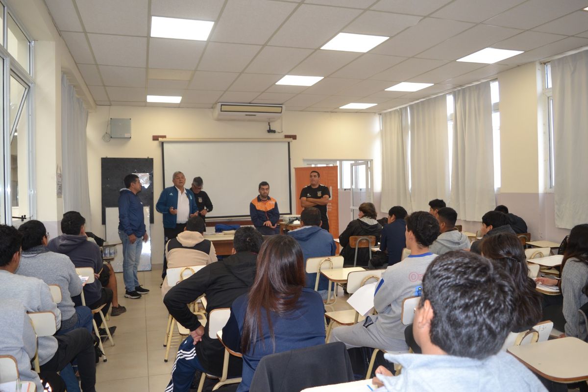 Inició el curso de arbitrajes de fútbol Inició el curso de arbitrajes de fútbol