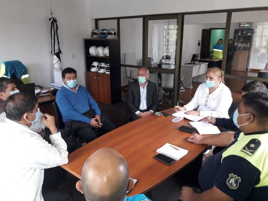 El Secretario de Seguridad Vial se reunió con el Director Provincial de Vialidad, Hugo Montaño y autoridades de la Dirección de Transporte de la provincia.
