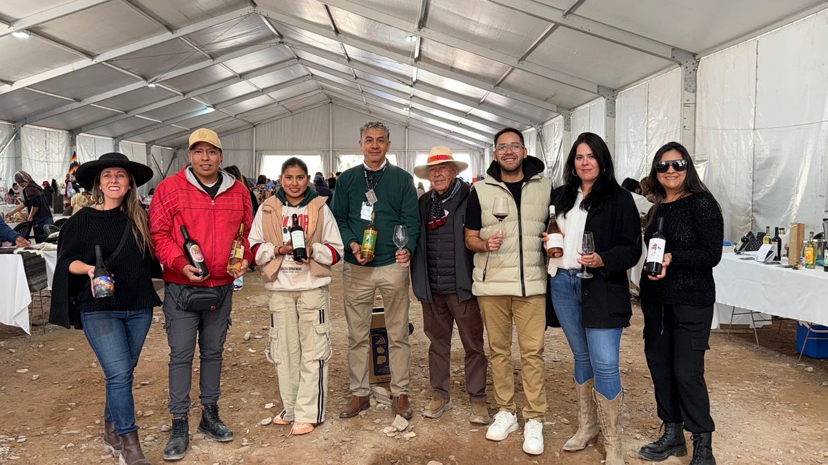 Saberes y Sabores: una multitud en la Estación del Tren Solar de Tilcara Saberes y Sabores: una multitud en la Estación del Tren Solar de Tilcara