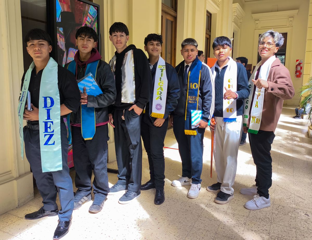 Visita de la delegación de Embajadoras y Pajes del Departamento de Tilcara