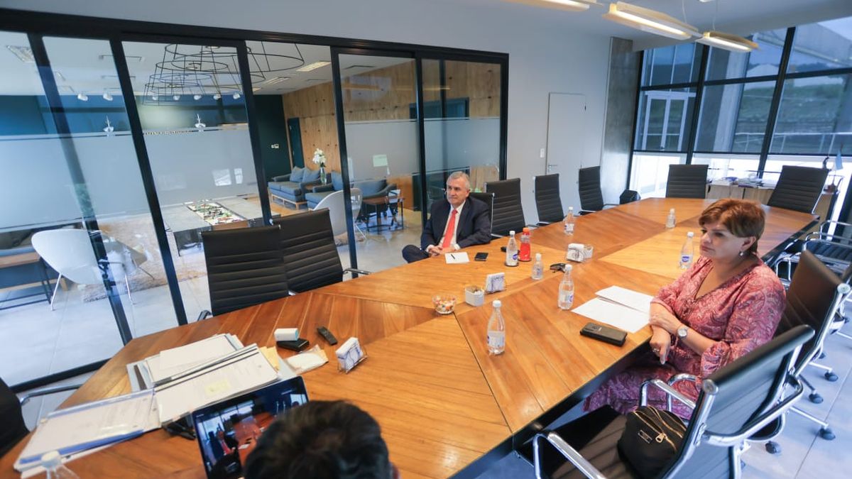 Gerardo Morales entregó equipamiento, para cuidar el ambiente, a comunidades de los Valles de Altura