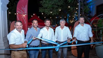 Valdecantos durante la apertura del Paseo del Norte en la Chaya 2023 junto a las autoridades del NOA